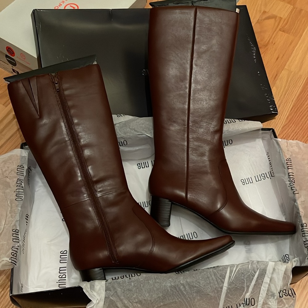 🔥 NEW Gorgeous Ann Marino Leather Tall Boot in Brown Camel - Size 10 NEW IN BOX
